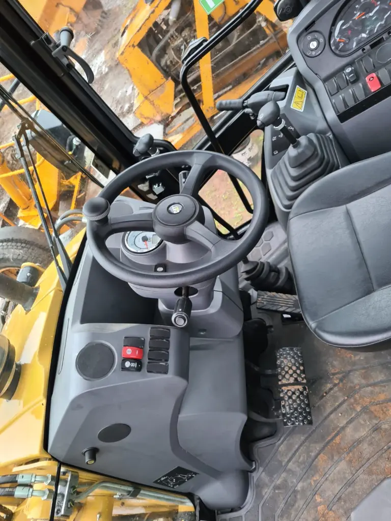 CAT 424 (12).webp