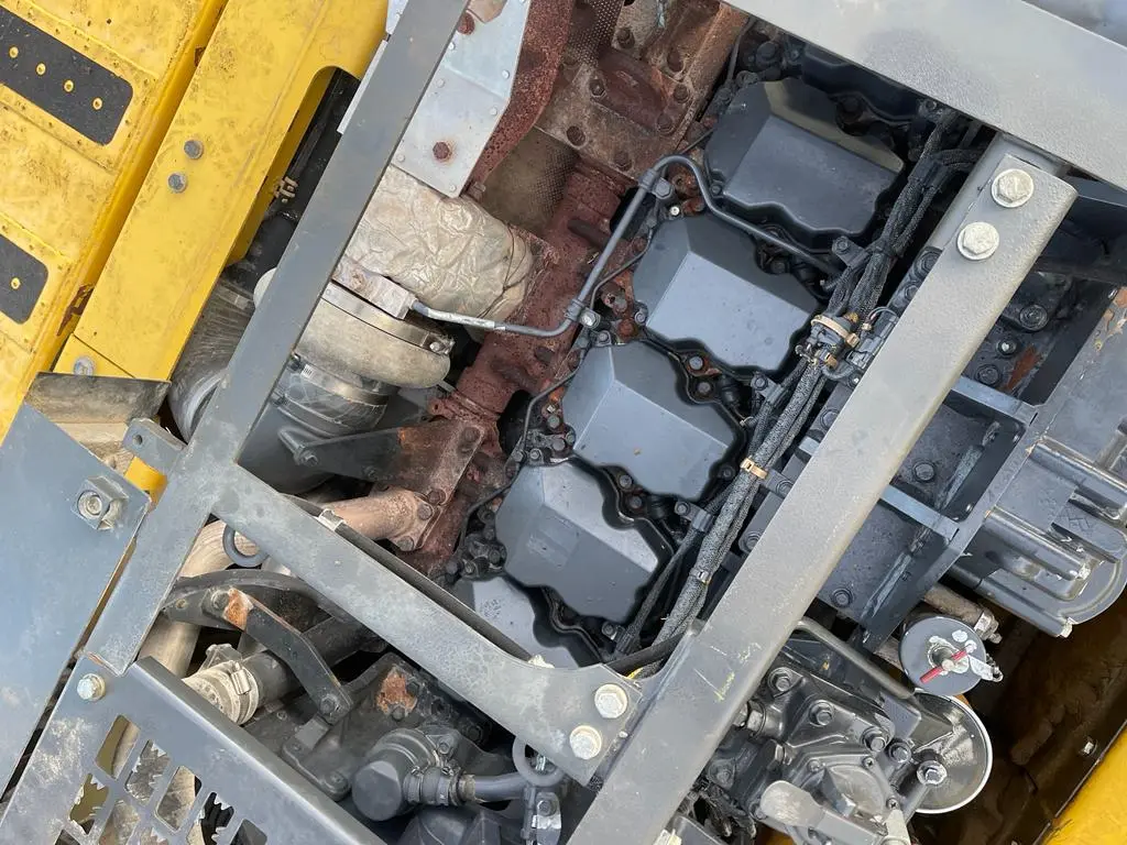 2016 KOMATSU PC700LC-8E0 (27).webp