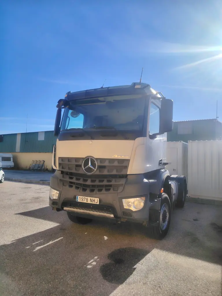 Mercedes Benz Arocs 2015 Blanco_2.webp