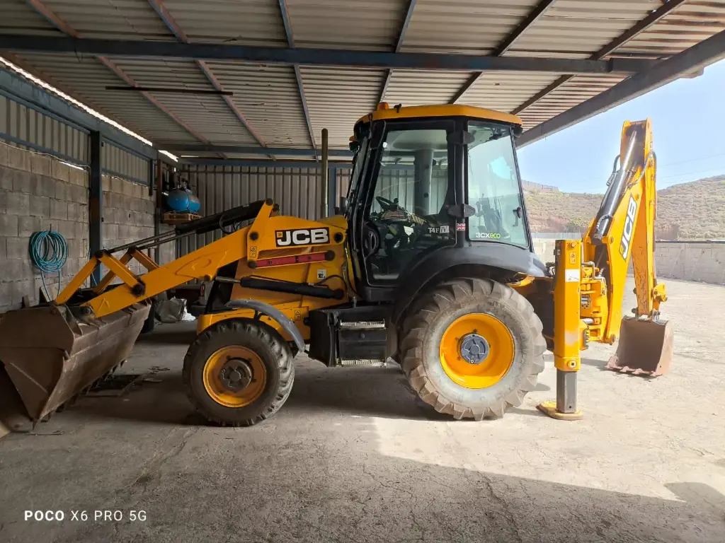 JCB 3CX ECO 2019 3,400 HORAS