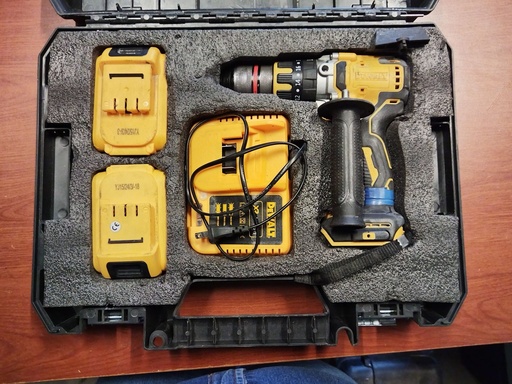 [HE_17] KIT TALADRO PERCUTOR  USADO DE WALT DCD7781