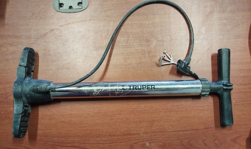 [HV_148] BOMBA PARA INFLAR LLANTAS USADA TRUPER 14863