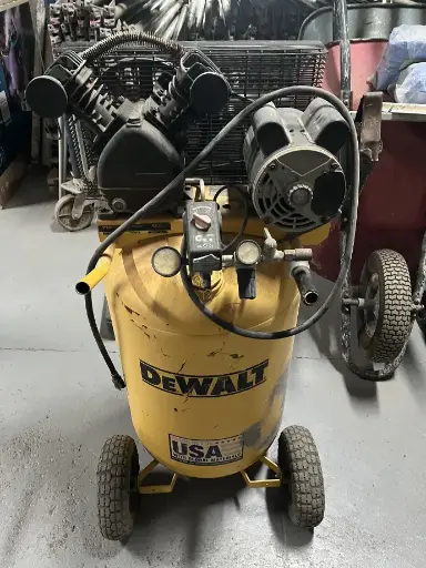 COMPRESOR  DE AIRE  DE WALT DXCM301.M